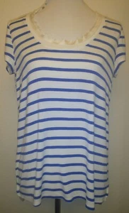 Camiseta para mujer Anthro Burdeos RARA talla S blanca y azul a rayas espalda dividida manga gorra - Imagen 1 de 8