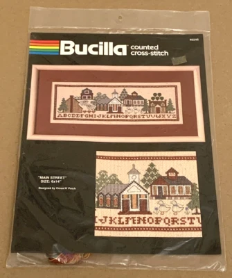 Kit de punto de cruz Bucilla/Cross N' Patch 1989 "Main Street" 6x14" Foto 1 de 2
