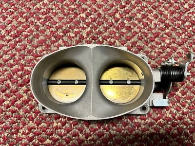 Корпус дроссельной заслонки кабеля суперкара 2005-2006 Ford GT GT40 4G72-9E926-AA б/у от оригинального производителя - Изображение 1 из 4