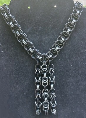 Collar llamativo de cota de malla de metal estilo vintage colgante negro y bronce para mujer Foto 1 de 2