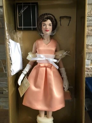MUÑECA Franklin Mint JACKIE KENNEDY 15" Vinilo en Vestido Melocotón, Joyería + Soporte NRFB Foto 1 de 4