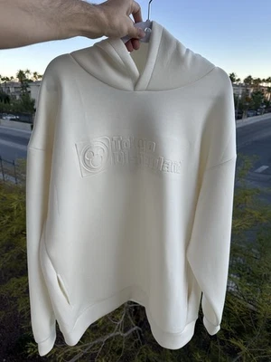 全新东京迪士尼乐园 2025 白色 超大 3D 标志 连帽衫 尺寸 L — 第 1/4 张图片