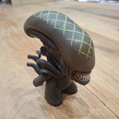 AVP Alien vs Predator Titans Big Chap 11.5cm Figure Lootcrate Exclusive - Image 1 of 3