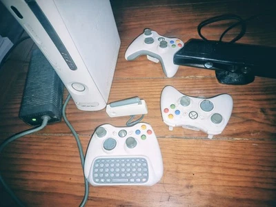 Xbox 360 250gig Bundle w/Kinect and 2 OEM Controllers  - Image 1 of 4