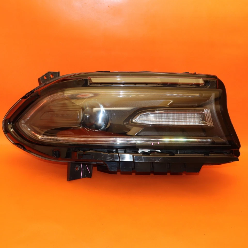 Farol DODGE CARREGADOR DIREITO 2018 2019 2020 2021 68410312AB XEON FABRICANTE DE EQUIPAMENTO ORIGINAL - Imagem 1 de 4