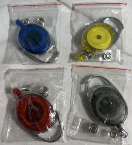 "Lote de 4 mosquetones retráctiles porta insignia rojo azul amarillo gris 4 1/8""" - Imagen 1 de 2