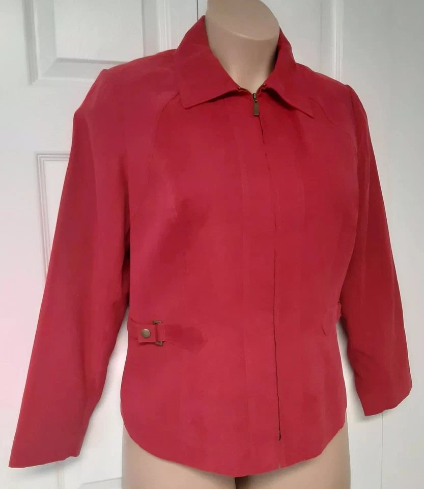 Jaqueta Feminina Plus 14W DRESSBARN Terno Top Vermelho Zíper LS Fivela Lateral "Microfibra" - Imagem 1 de 4