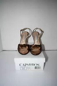 Tacones de punta de seda marrón dulce Caparro's talla: 9M #F94055 excelente estado - Imagen 1 de 6