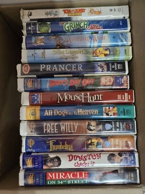 Family Movies VHS Lot Of 12 Prancer Free Willy All Dogs Go To Heaven Etc Foto 1 de 3