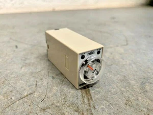 Omron Interval Timer H3Y-4 DC24V 6645-99-512-1366 - Picture 1 of 6
