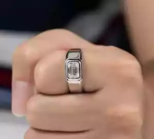 Alianza de boda para hombre de diamantes de corte esmeralda de 2 quilates enchapada en oro blanco de 14 k - Imagen 1 de 5