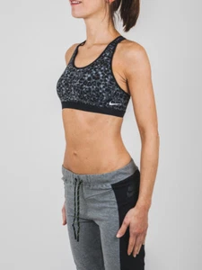 NUEVO CON ETIQUETAS $55 NIKE Dri-Fit Negro Guepardo Soporte Medio Entrenamiento Sujetador Deportivo Para Mujer S - Imagen 1 de 4