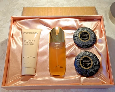 Vintage 4 peças PHEROMONE MARILYN MIGLIN Eau de Parfum 1,7 oz Loção Sabonetes SEDA NOVO NA CAIXA - Imagem 1 de 4