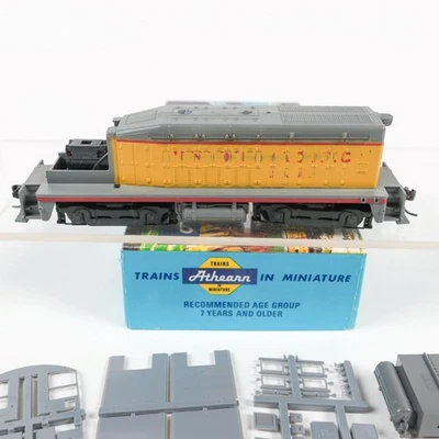 Kit locomotora diésel Kato escala HO Union Pacific Colors NW2 alimentado por CC Foto 1 de 4