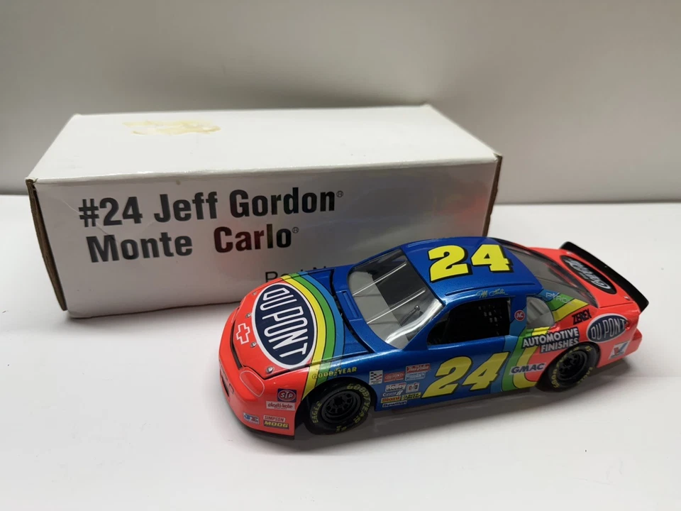 Jeff Gordon Dicast 1995 marca Revell Hemdrick Motorsports #24 Dupont Chevrolet  Foto 1 de 4