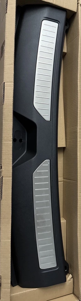 Conjunto de panel trasero GM 85124294 acabado negro Escalade Tahoe Yukon Foto 1 de 1