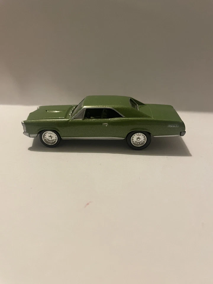 1998 JOHNNY LIGHTNING 1967 PONTIAC GTO GREEN OPENING HOOD LOOSE DIECAST - Image 1 of 4