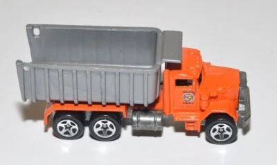 Hot Wheels Camion Peterbilt Dump Truck Road Repair arancione 1997 incompleto - Immagine 1 di 4