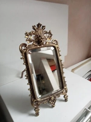 miroir bisoté en bronze doré du 18ème hauteur 27 cm largeur 14 cm 740gr - Photo 1/4