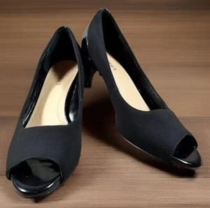 ELLEN TRACY Heels Womens Size 10M Black Patent Leather Peep Toe Kitten Heels EUC - Picture 1 of 7