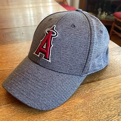 Gorra de béisbol gris con cierre a presión de los California Angels para hombre por favorito de los fanáticos Foto 1 de 4