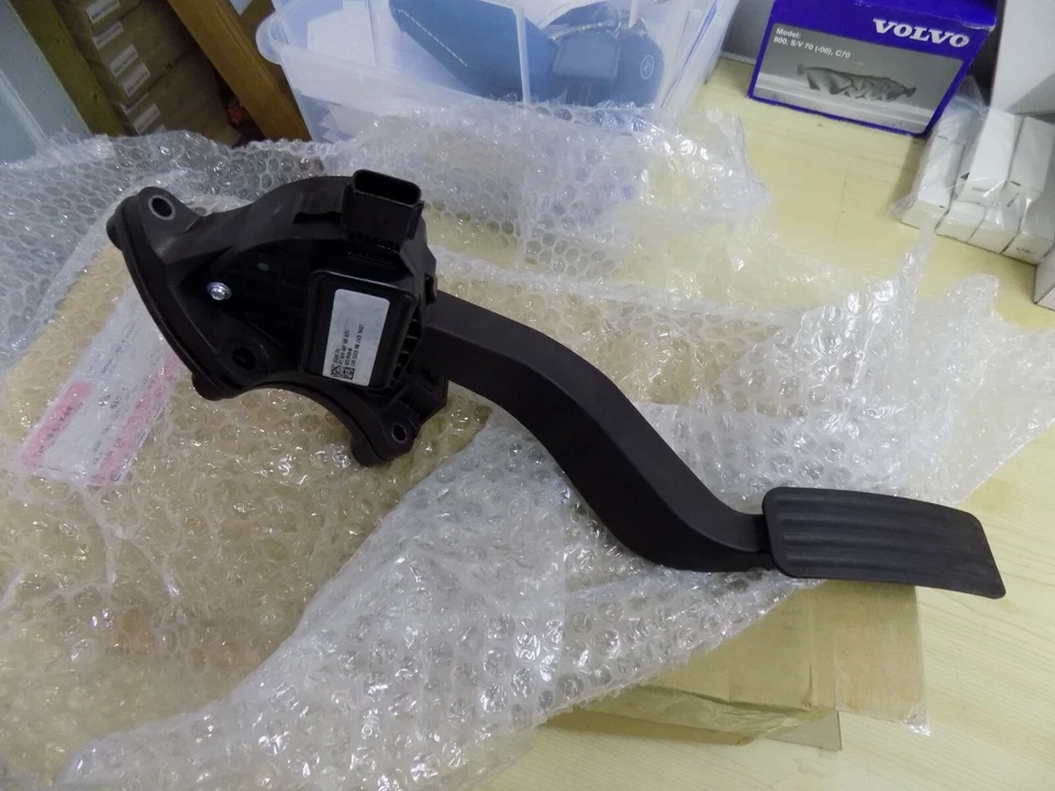 GENUINE NEW Range Rover Vogue & Sport Accelerator Throttle Pedal LR062130 - Image 1 of 1