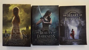 Lot 3 The Remnant Chronicles Books by Mary E. Pearson Kiss of Deception - Imagen 1 de 4