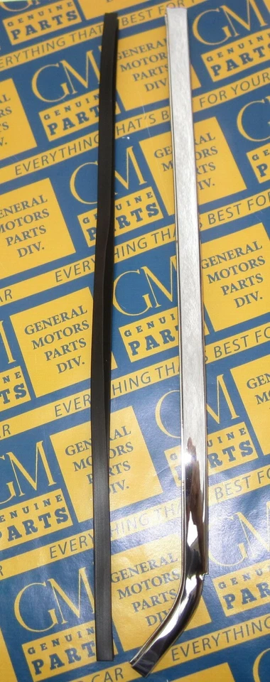 1966-1967 GM Quarter Window Chrome Molding. R.H. Side Sash Channel w/ Glass Seal - Image 1 of 1