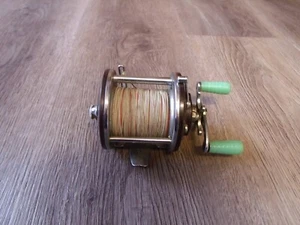 VINTAGE PENN PEER no. 109  FISHING REEL - Picture 1 of 3