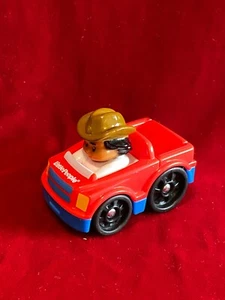 Fisher Price Little People 2009 Mattel Vaquera Rojo Camión Pastel Topper Ornamento - Imagen 1 de 4