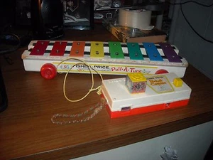 A LOT OF TWO VINTAGE FISHER PRICE TOOLS PULL A TUNE AND POCKET CAMERA - Picture 1 of 7