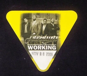Aventura 2009 Tour Working Crew Satin Backstage Pass Yellow - Bild 1 von 1