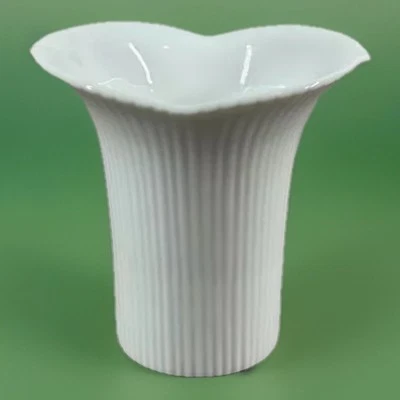 Candelabro votivo acanalado blanco Mikasa Fine China Top floral Japón Foto 1 de 4