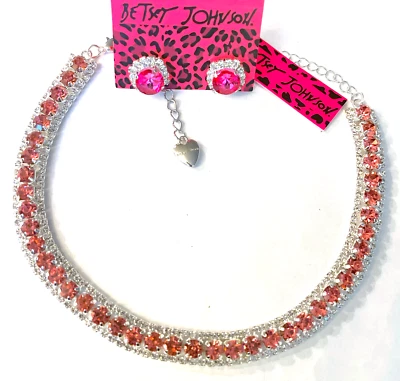 Lo último Juego de aretes collar gargantilla Betsey Johnson de diamantes de imitación rosa fucsia Foto 1 de 4