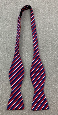 Pajarita de dos caras Saddlebred azul rojo rayas geométricas mezcla de seda reversible Foto 1 de 4