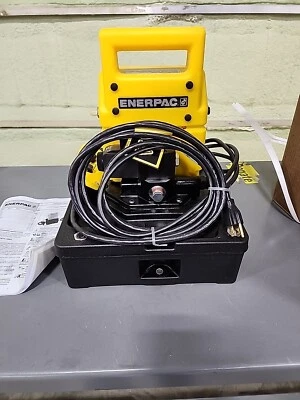 Bomba hidráulica ENERPAC PUD1301B, eléctrica, universal 26VY55 Foto 1 de 4