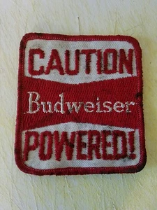 Achtung Budweiser Powered! Patch Abzeichen rot weiß Mancave Garage 70er Jahre? Bier - Bild 1 von 2
