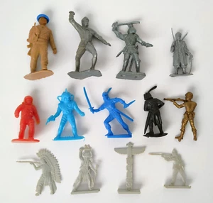 Soldatini vintage assortiti astronauti spaziali cavalieri Far West indiani -75L - Foto 1 di 3