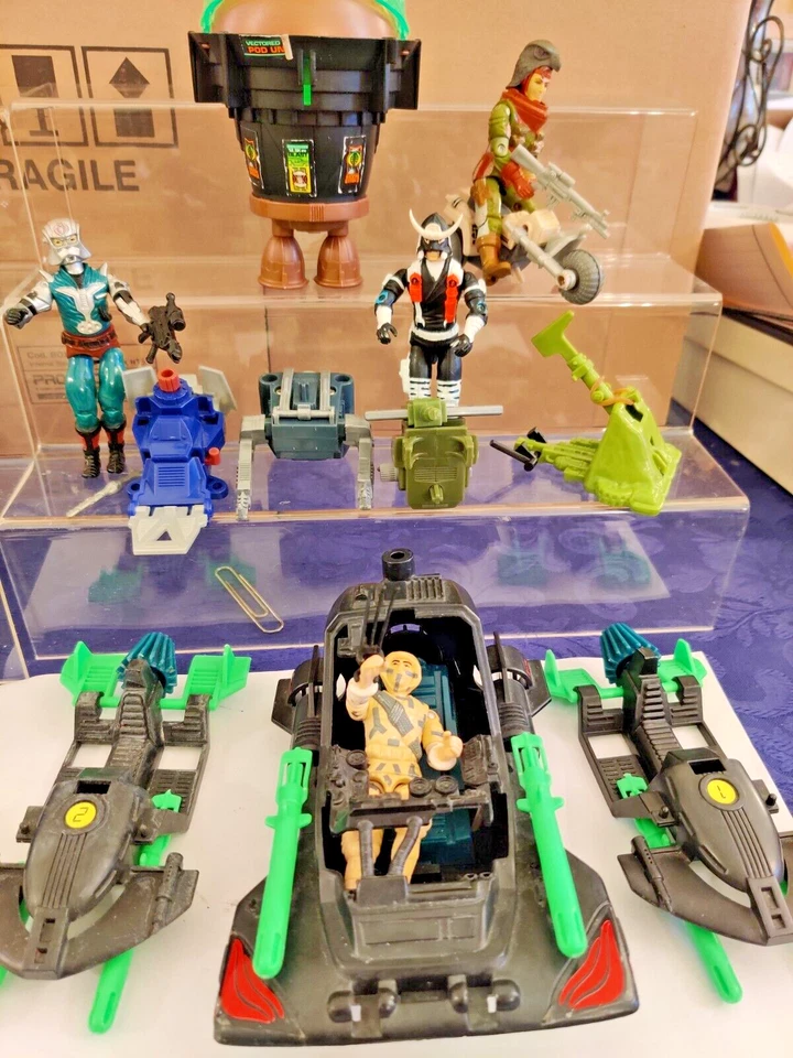 13 GI JOE LOTTO ACTIONS FIGURE VEICOLI ED ARMI   HASBRO - Immagine 1 di 4