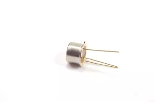 Lot of 4 - National Semiconductor 2N2905 Transistor, PNP. 60V, 600mA, TO-39 Gold - Picture 1 of 2
