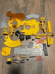 1997 HOT WHEELS CAT Construction Zone Micro Stacking Playset #3 Planet Micro - Picture 1 of 14