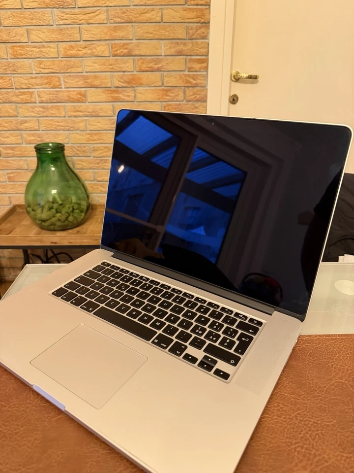 Apple MacBook Pro Retina 2015 15" - A1398, I7, 16GB RAM - Immagine 1 di 4