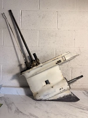 150-225 HP Johnson Evinrude Etec Ficht 25” caja de engranajes de unidad inferior Foto 1 de 4