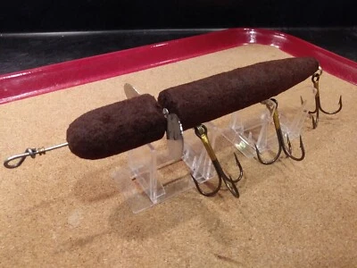 AMERICAN HARDWOOD LURES 8" GIANT KRY-BAY-BE "BROWN FLOCK" Musky Muskie Fish Lure - Image 1 of 4