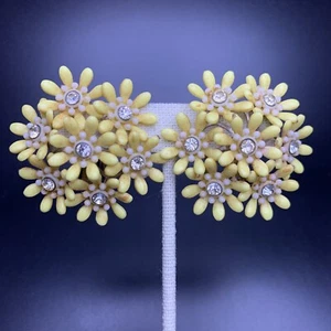 Pendientes de clip con racimo de flores amarillas diamantes de imitación florales mediados de siglo vintage - Imagen 1 de 9