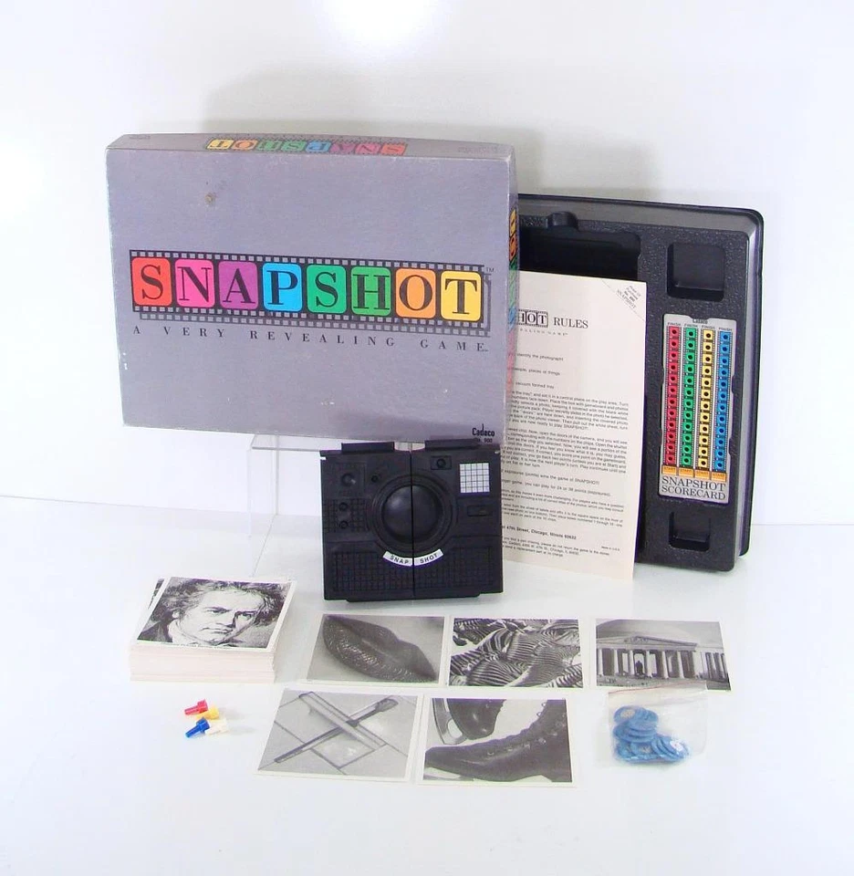 SNAPSHOT 1989 A VERY REVEALING GAME CADACO PARTY DEDUCTION CARD BOARD NO. 900 - Image 1 of 1