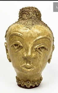 STUDIO POTTERY BUST OF AN INDIAN AFRICAN LADY HEAD signed G Edward '79, 36cm H. - Picture 1 of 4