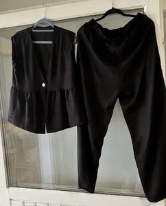 Anzug Zweiteiler Bluse und Hose in schwarz– Gr. 44-46 – ungetragen - Bild 1 von 10