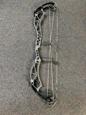 Б/у черный лук Bowtech Reckoning 38 60 фунтов под правую руку - Изображение 1 из 4