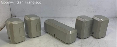 Altavoces envolventes Yamaha NS-AP1600S y altavoz central NS-AP1600C plateados Foto 1 de 4